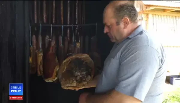 Afumătorile, la mare căutare înainte de Paște. Produsele preferate ale românilor