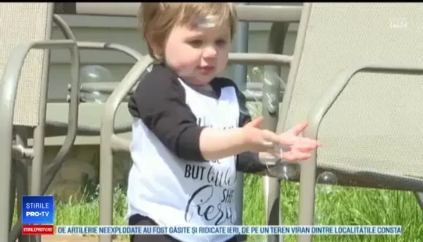 A învins o formă gravă de cancer la nici doi ani. Povestea micii luptătoare