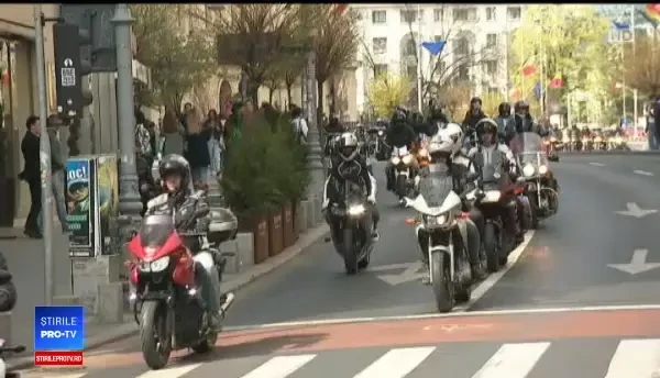 Marș al motocicliștilor. Polițiștii le-au atras atenția să nu mai facă slalom în trafic