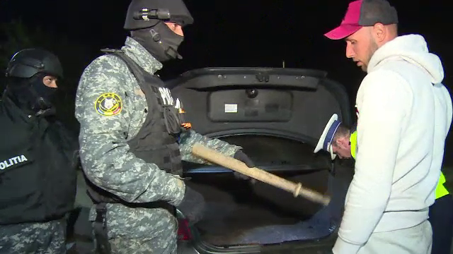 Reacţia unui şofer prins de poliţie cu o bâtă de baseball la el. "Aşa am luat maşina"