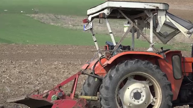 Descoperirea șocantă făcută de un bărbat, în mijlocul câmpului. A sunat imediat la poliție