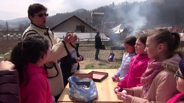 "Şezătoare tradiţională" în Bacău, datând tocmai din 2015. "E un lucru de suflet"