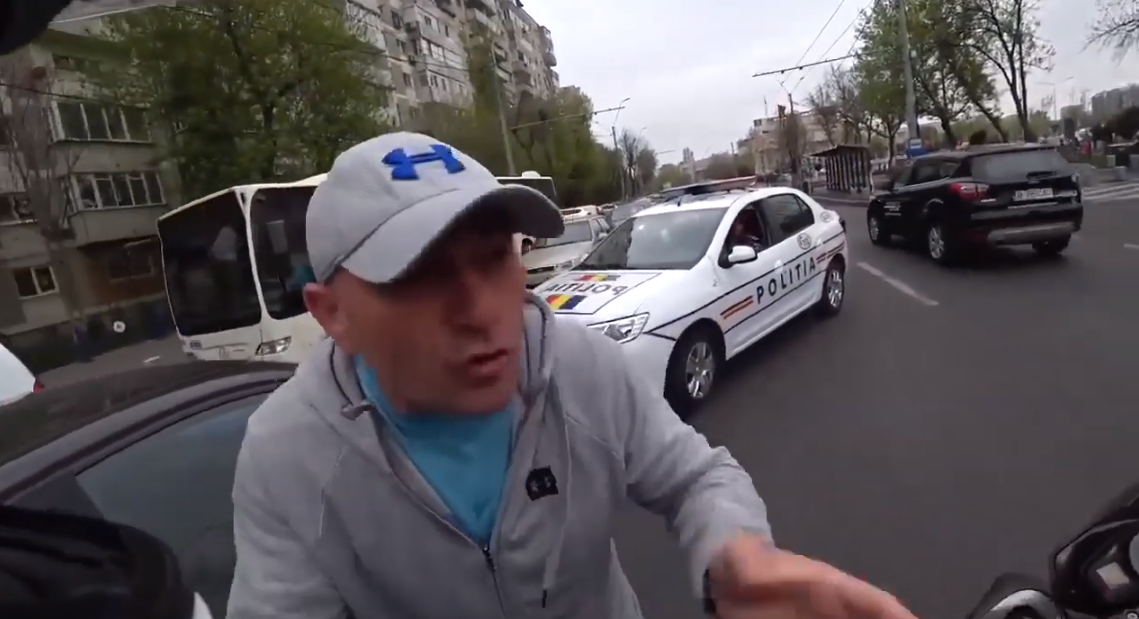 Reactia unui sofer care voia sa treaca pe linia continua. „Da’ ce esti tu, profesor?” VIDEO