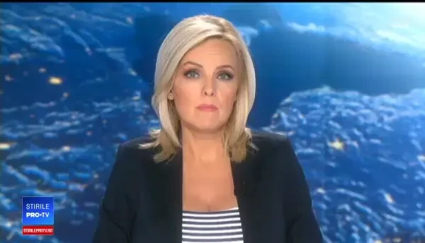 Pod prăbușit, după ce a fost lovit de un feribot. Mai multe mașini au căzut în apă. VIDEO