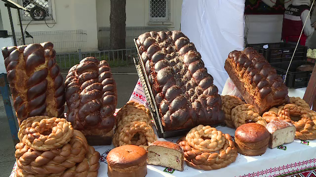 Secretul cozonacului de post. Ce se foloseşte de fapt în loc de ouă