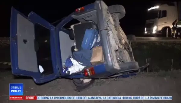 Două microbuze s-au ciocnit în Arad. Unul dintre şoferi susţine că la volan era un străin