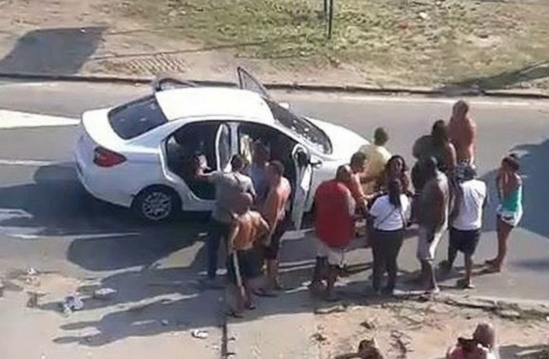 Momentul în care o familie e împușcată de militari cu 80 de gloanțe, din greșeală