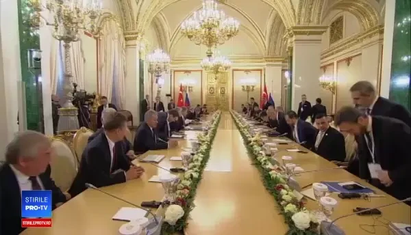 Ce făcea ministrul rus al Apărării în timp ce Putin şi Erdogan discutau despre rachete