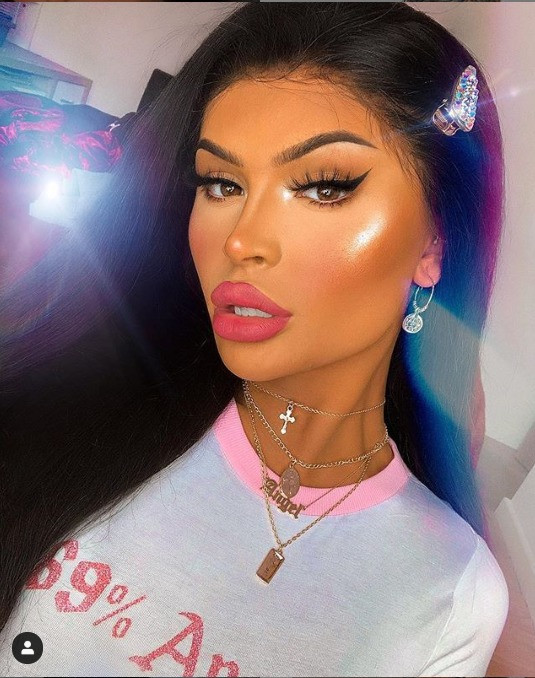 Schimbarea spectaculoasă a unui make-up artist transexual. GALERIE FOTO