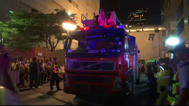 Incendiu puternic la un mall. De frică, oamenii au sărit în gol