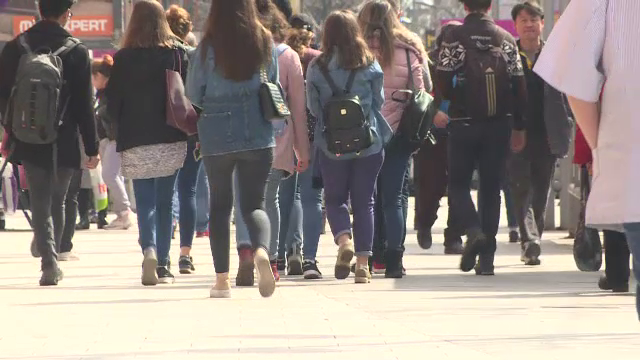 Șanse irosite pentru tinerii care nu muncesc sau studiază. Am avut la dispoziţie 302 milioane de €