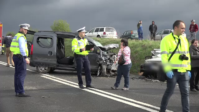 Doi morți după un impact frontal pe un drum din Alba. Accidentul, filmat cu camera de bord