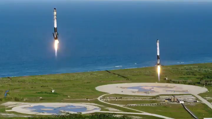 VIDEO. Premieră SpaceX. 3 propulsoare Falcon Heavy au aterizat cu succes
