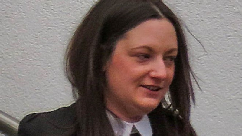 Șoferiță prinsă băută la volan scapă de închisoare pentru că e "femeie". A lovit 3 mașini