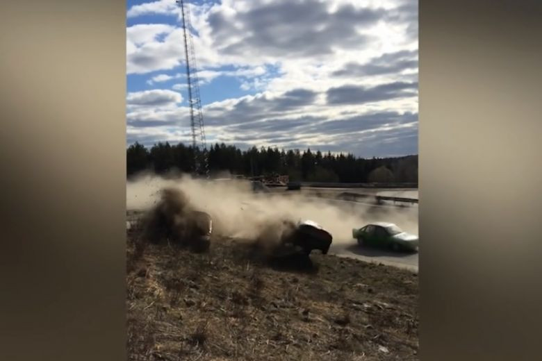 O mașină a intrat în mulțime în Suedia. Sunt cinci răniți