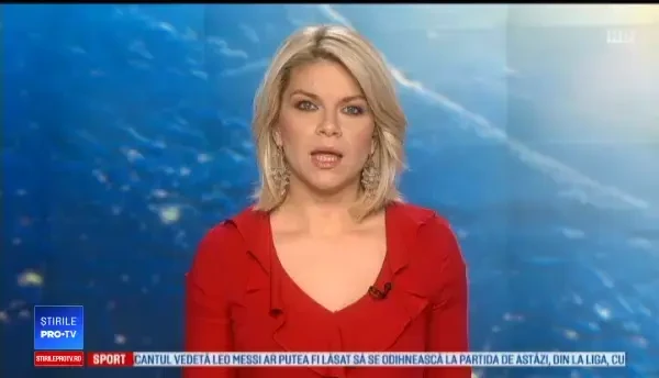 Un bebeluș de 2 luni a căzut de la 18 metri pe capota unei mașini