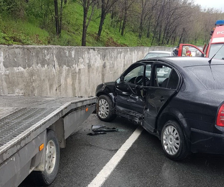 Un polițist care cerceta un accident rutier a fost lovit de o mașină, în Olt