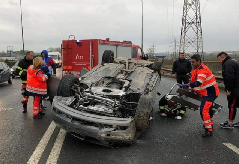 Tânăr de 21 ani, în stare gravă după ce s-a răsturnat cu mașina din cauza vitezei