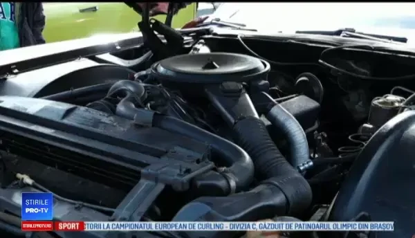 Mașini de epocă expuse în mai multe orașe din țară. ”Sunt amantele mele oficiale”