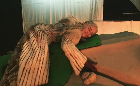 Imaginea amuzantă publicată de Emilia Clarke în ziua debutului Game of Thrones
