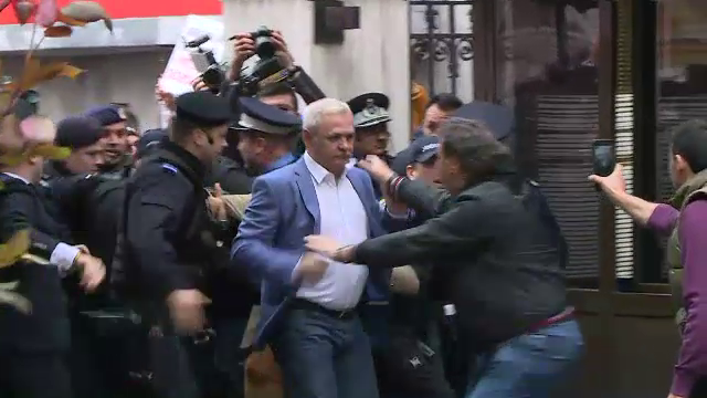 VIDEO. Momentul sosirii lui Liviu Dragnea la sediul ÎCCJ. Busculadă și rețineri