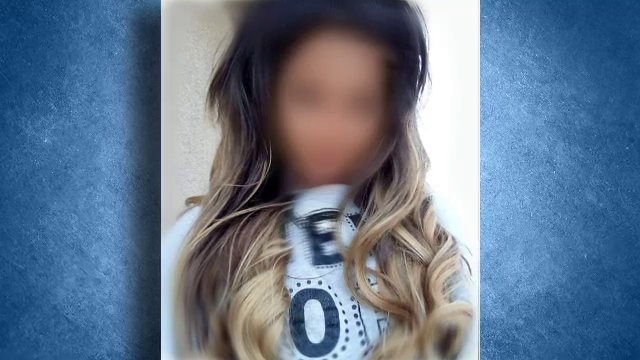 Elevă silită să-şi taie părul în faţa colegilor, la școală. Ce a înfuriat-o pe dirigintă