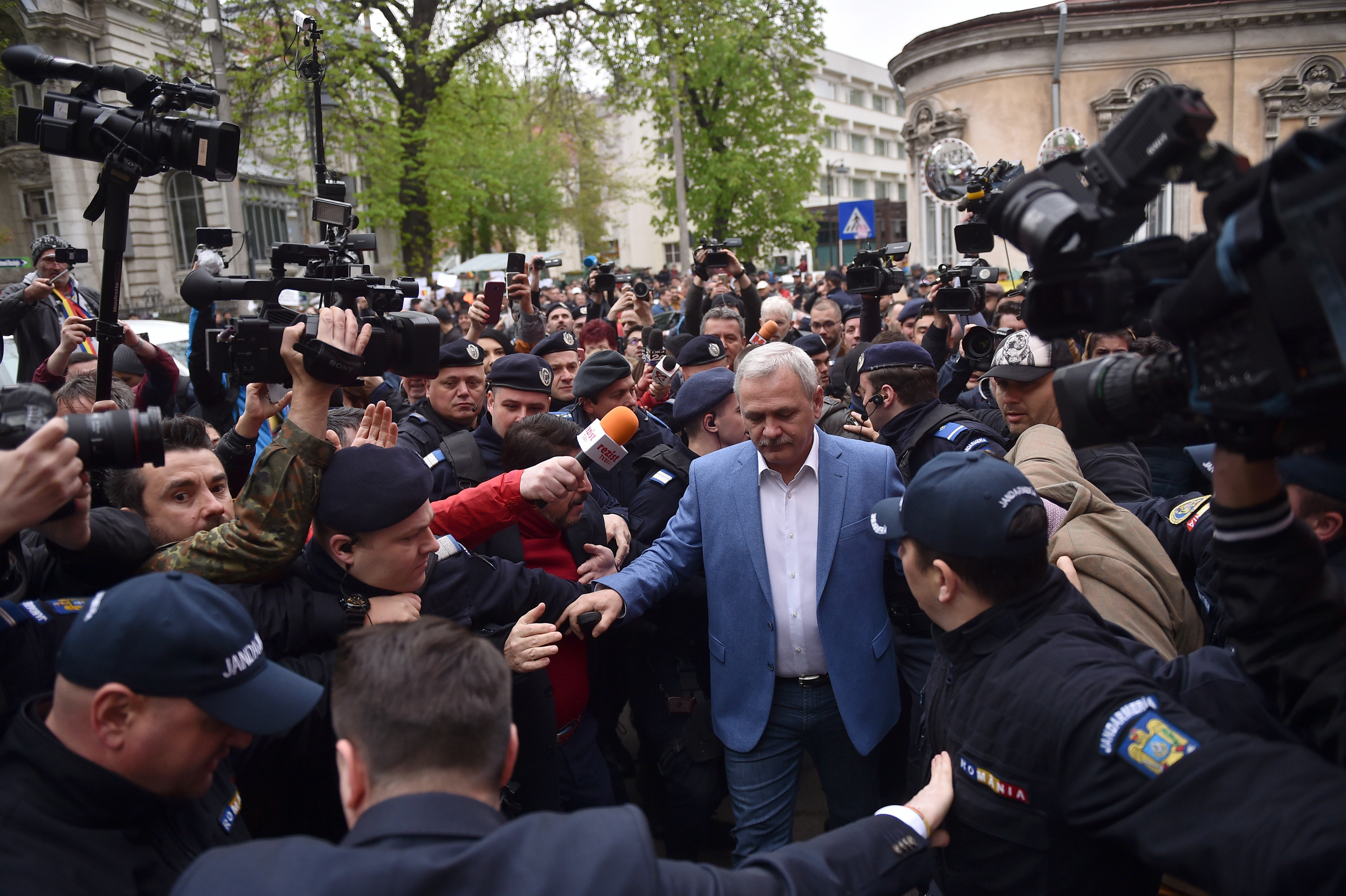Preşedintele PSD, Liviu Dragnea, s-a prezentat la Înalta Curte de Casaţie şi Justiţie