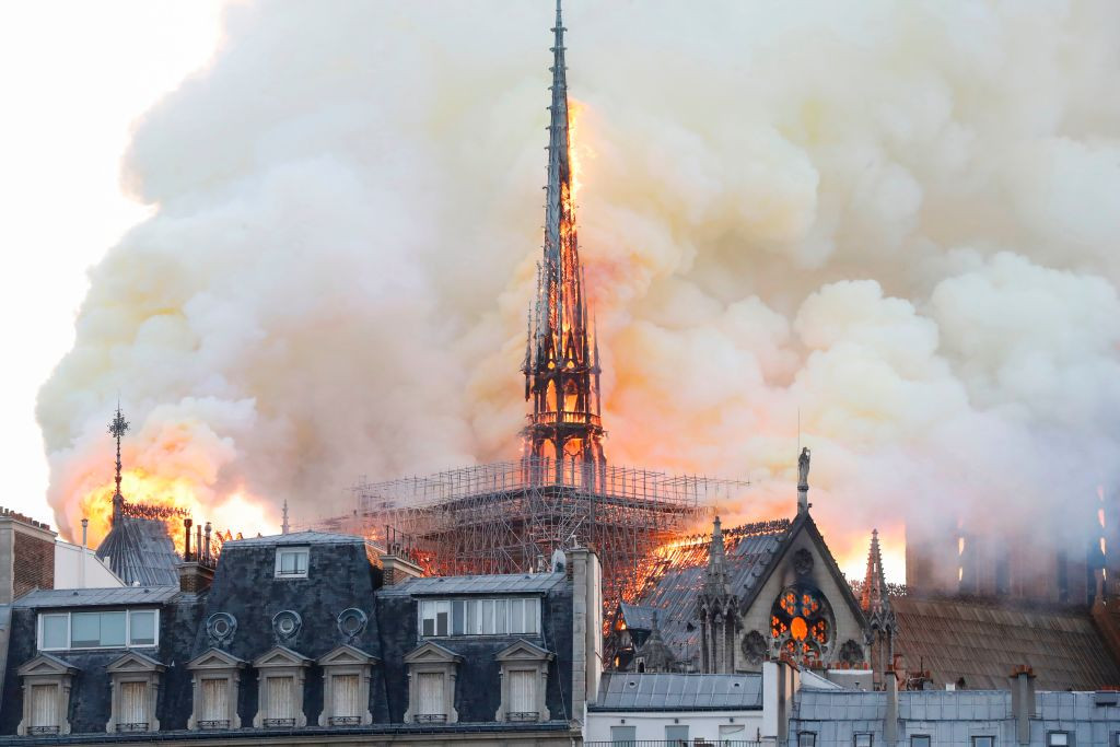 Incendiul de la Notre Dame. Emmanuel Macron promite reconstruirea catedralei în 5 ani