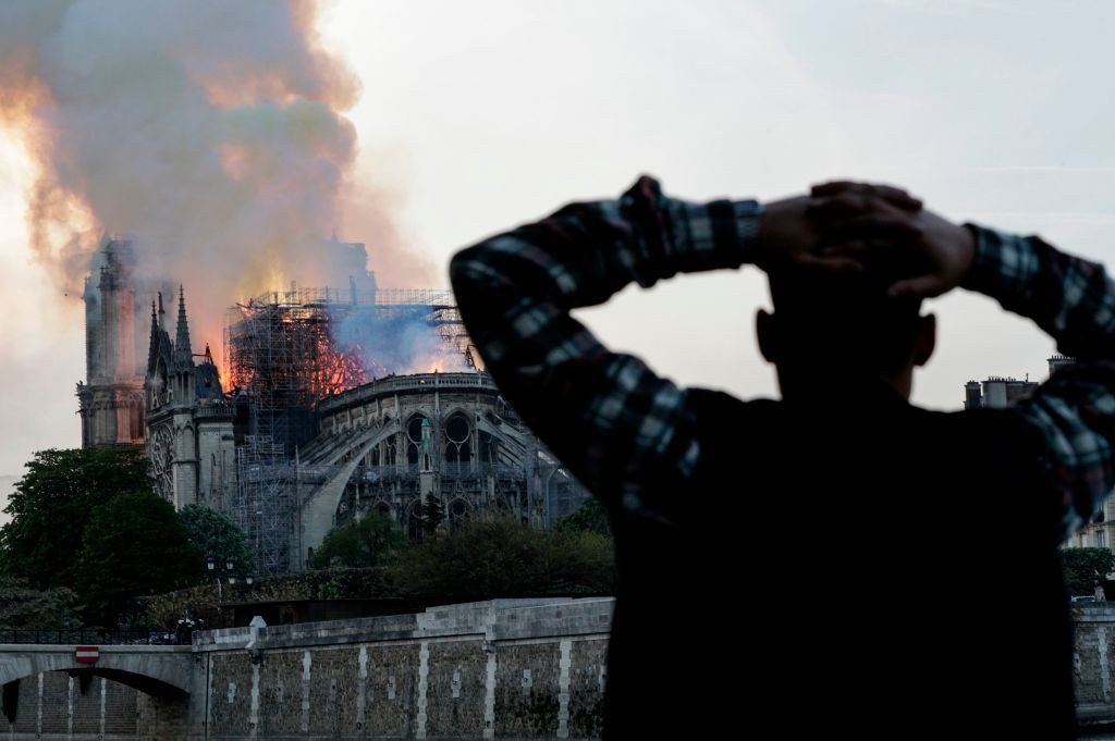 Incendiu devastator la catedrala Notre-Dame din Paris. Structura clădirii, salvată. VIDEO
