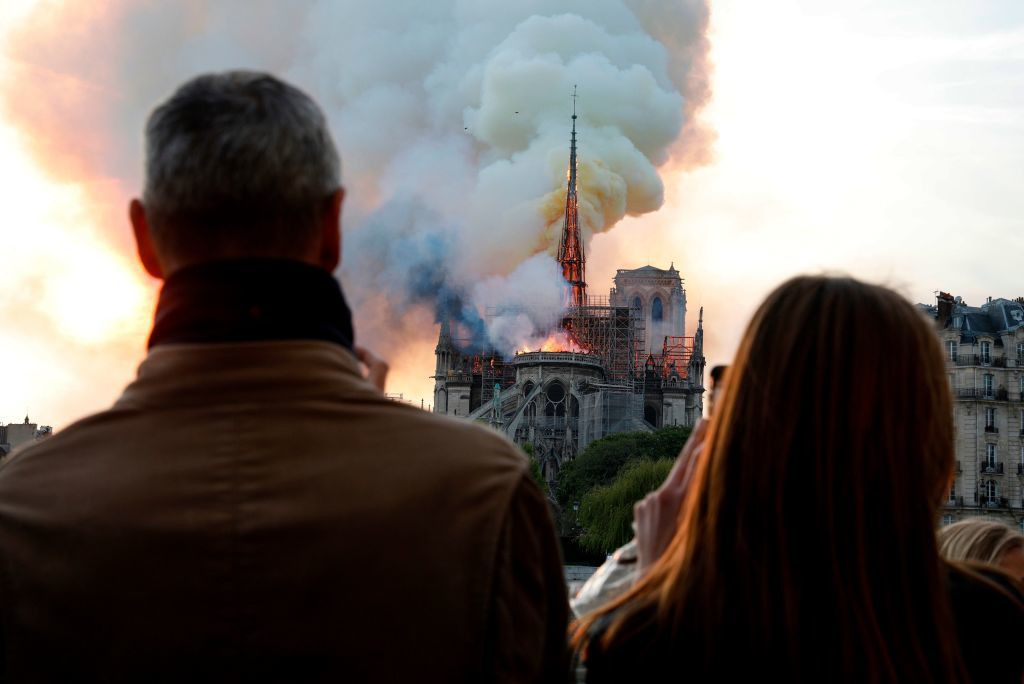 Incendiul de la Notre Dame. Cocoșul din vârful turlei centrale a fost găsit intact. FOTO