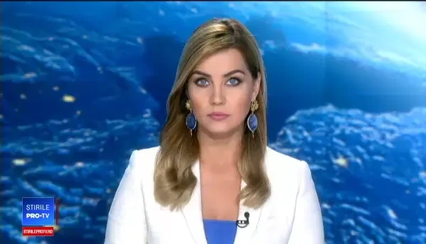 Eleva umilită pentru că a venit vopsită la scoală. Cum arată după ce s-a tuns singură în clasă