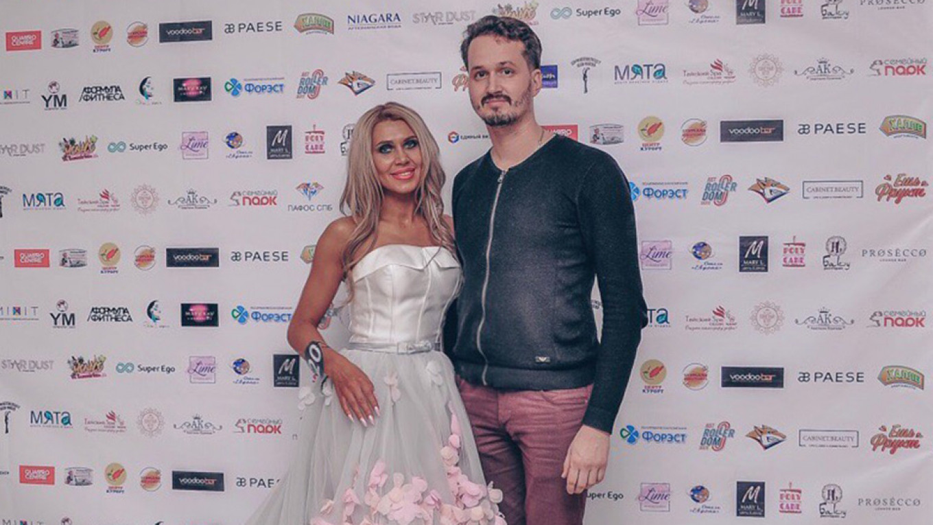 Pedeapsa primită de un preot după ce sotia sa a câștigat premiul ”Miss Senzualitate”