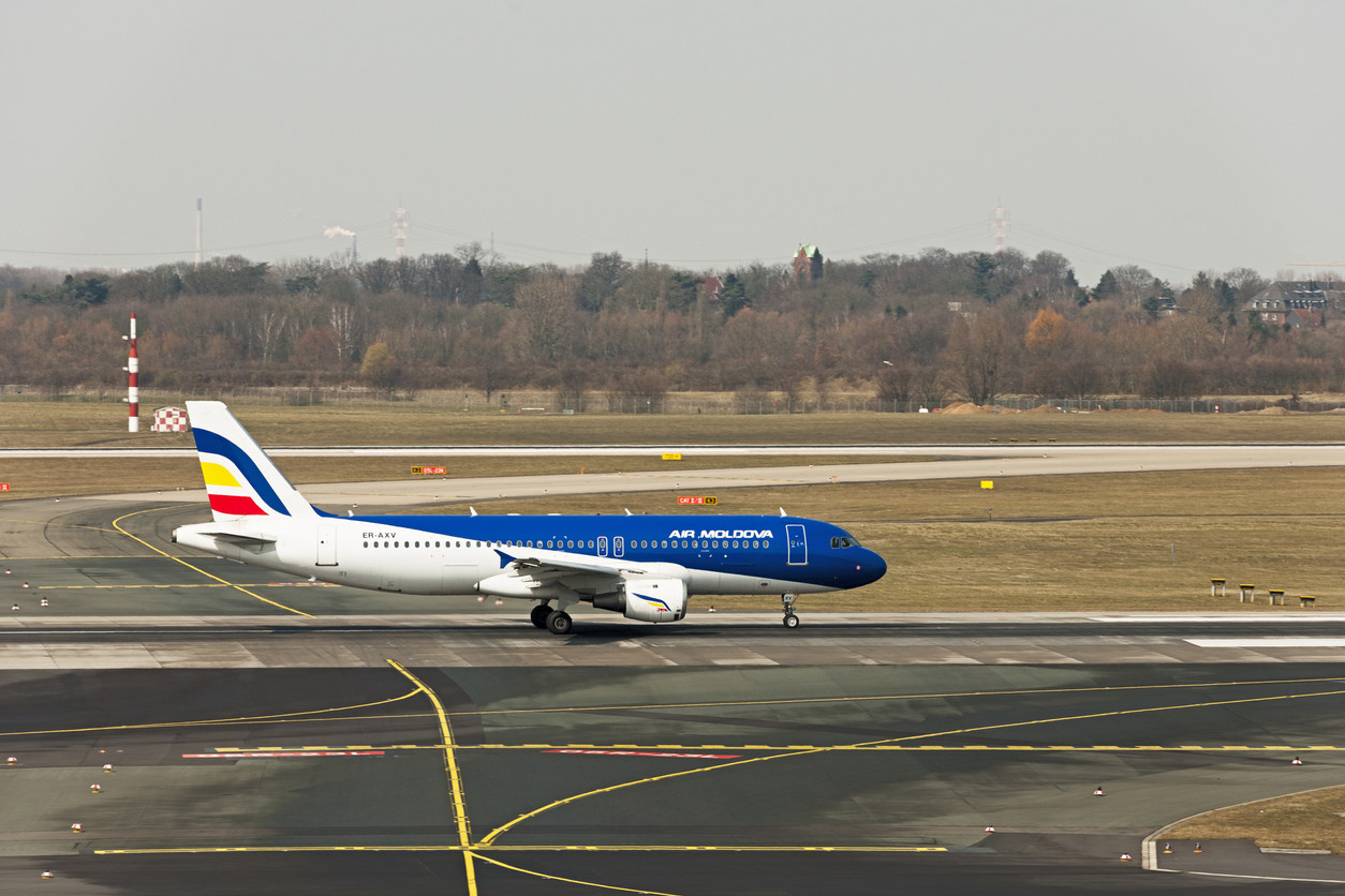 Un avion militar, aproape să lovească o aeronavă de linie cu 140 de pasageri în Moldova