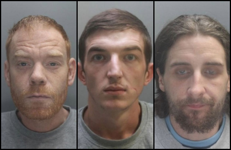 Tată înjunghiat, ars cu fierul de călcat și bătut cu bare de metal de 5 polițiști falși