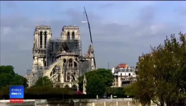 Cei 3 pași prin care Catedrala Notre Dame va fi reconstruită. Macron a dat termen 5 ani