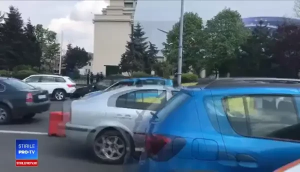 Reacția taximetriștilor după ce au observat că un coleg n-a venit la protest. ”Fomistule!”