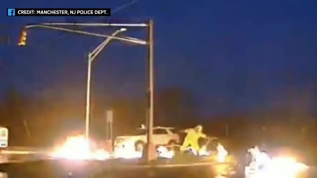 Muncitor la un pas de moarte după ce un cablu rupt de furtună a luat foc