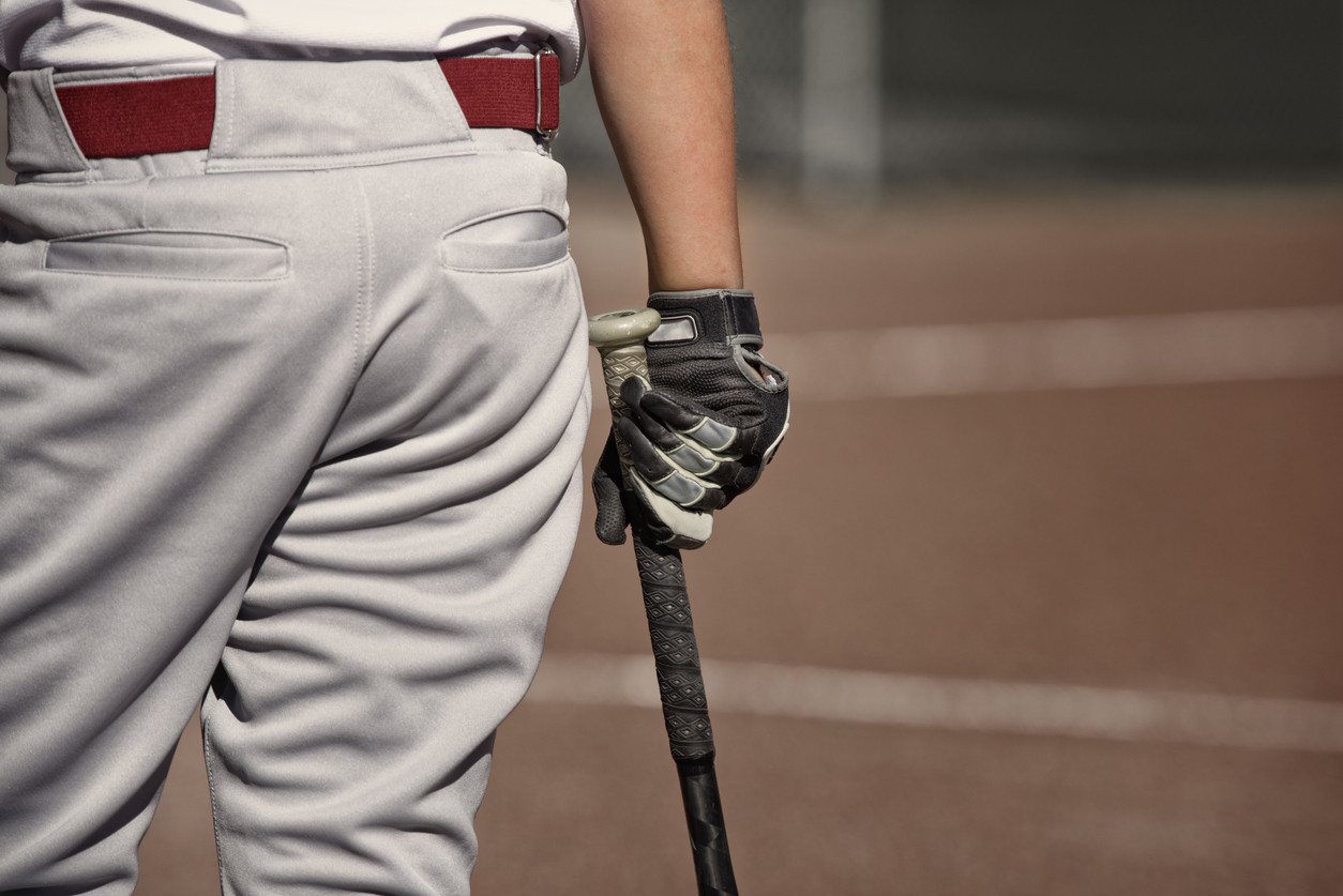 Hoț bătut cu bâta de o femeie de 65 de ani. „Să fie mulțumit ca n-am avut armă”