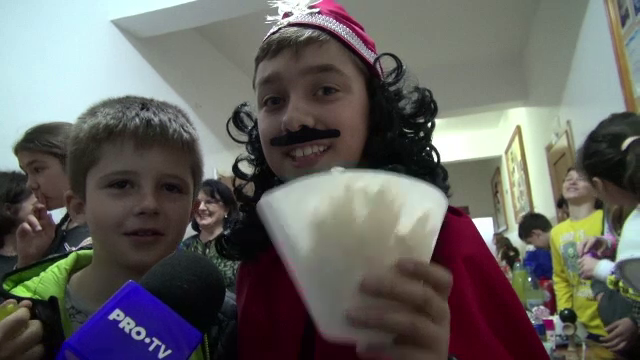 Elevii unei școli din Bacău își câștigă singuri banii necesari pentru un loc de joacă