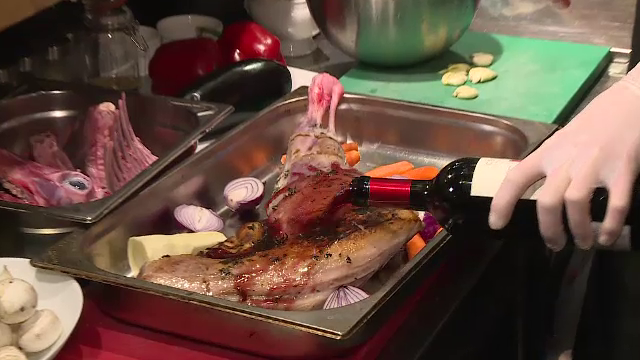 Mielul de Paşte: reţeta lui Adrian Hădean. Cum diferă carnea în funcţie de regiune