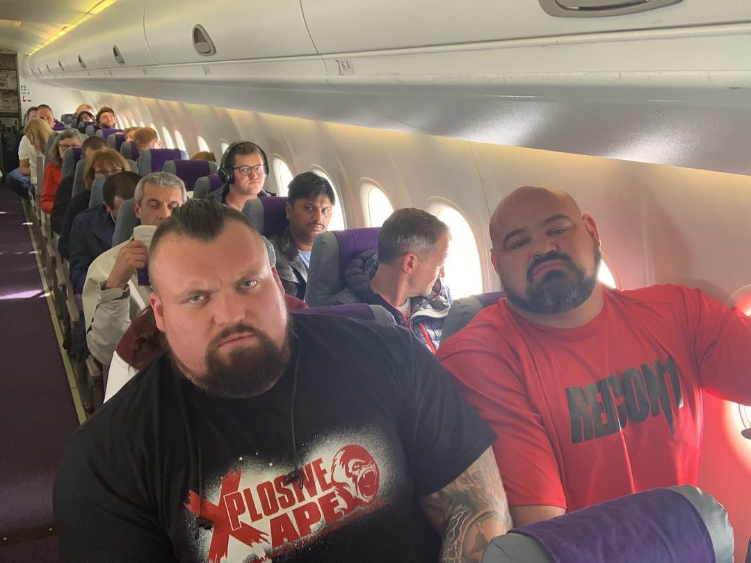 Cum au fost surprinși 2 campioni în avion. „Nimeni n-a vrut să schimbe locul cu noi”. FOTO