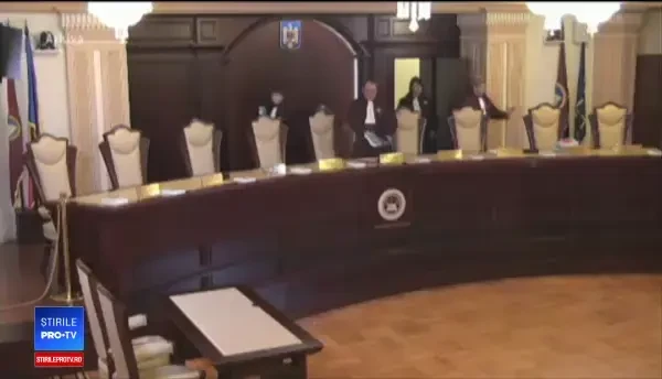 Analişti, despre amânările din Justiţie. "CCR şi ICCJ nu îşi asumă responsabilităţile"
