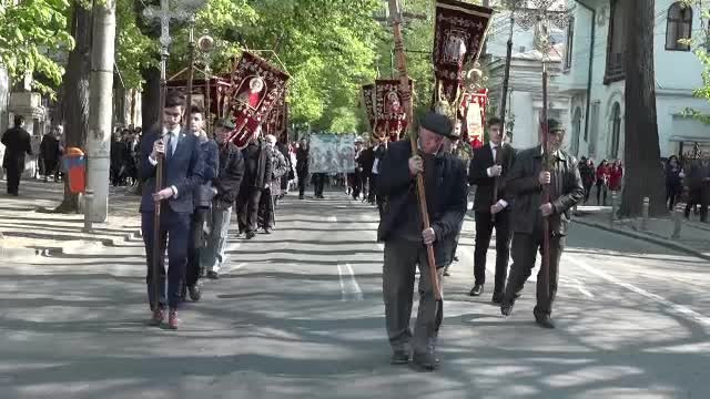 Procesiuni de Florii cu mii de persoane