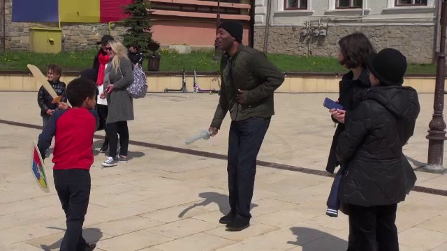 Reacţia unui jamaican care a ajuns la Piatra Neamţ în timpul unui festival medieval