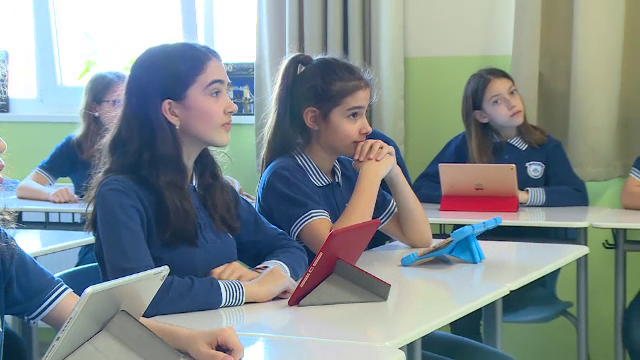 Elevii din învăţământul primar şi preşcolarii intră vineri în vacanţă. Calendarul școlar din 2020