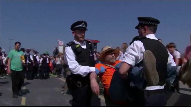 Record de arestări! 831 de persoane reținute, într-o capitală, în timpul protestelor