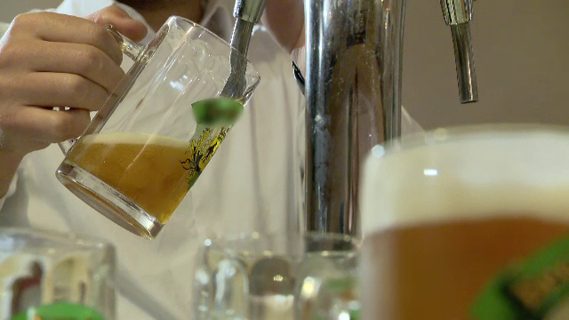 Berea "craft", noua vedetă în România. Cât câștigă fabricanții de bere artizanală