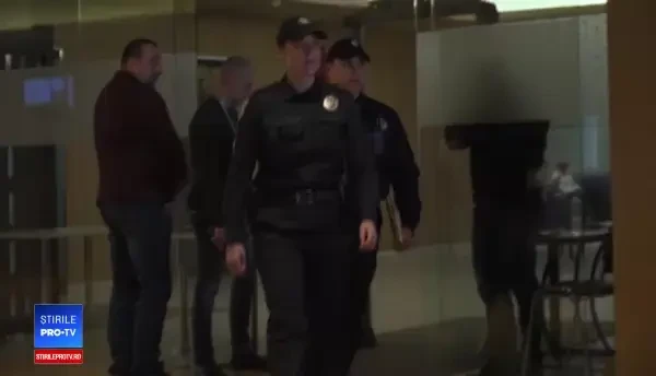 Zelenski, căutat de poliţie imediat după ce a câştigat alegerile din Ucraina. Ce riscă