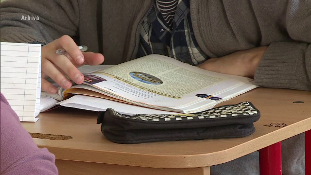 Profesoara din Alba care ar fi avut o relație cu un elev de 14 ani, trimisă în judecată