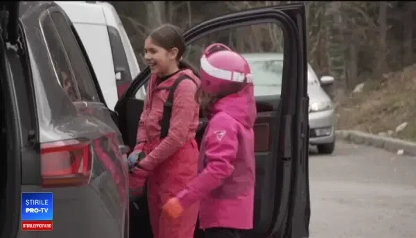 La munte se schiază ca în plină iarnă. Stațiunile de pe Valea Prahovei, pline de turiști